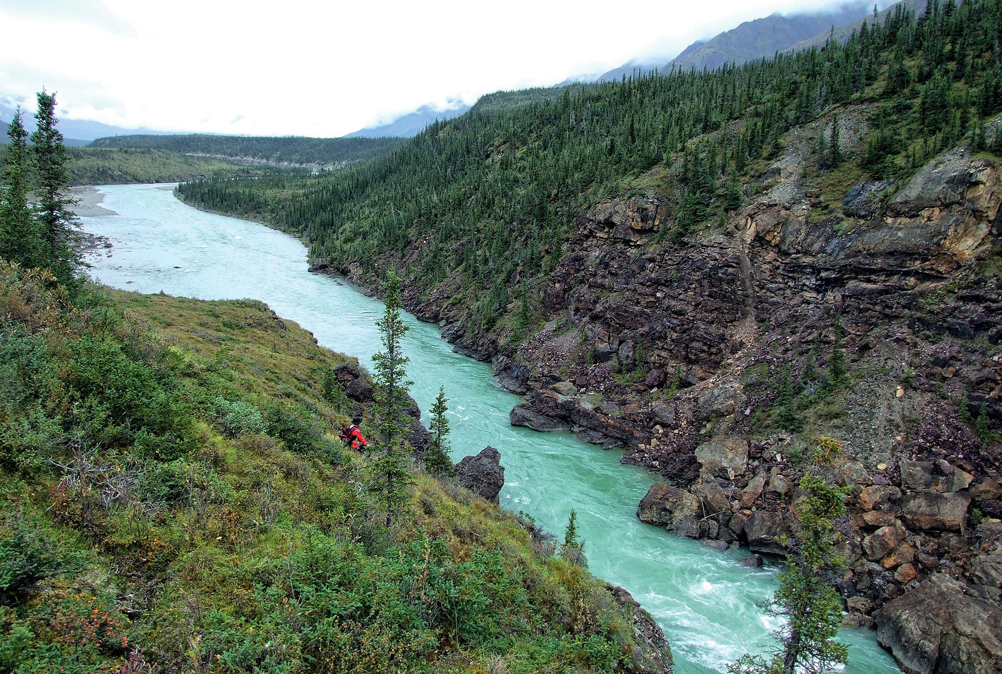 A pak je letadlo pryč, hrobové ticho, v dálce se zařezává do krajiny pravěké koryto Snake River a kolem nás na všechny strany 600 km absolutní divočiny. Ještě startovací fotka na památku a ozdravný pobyt může začít.